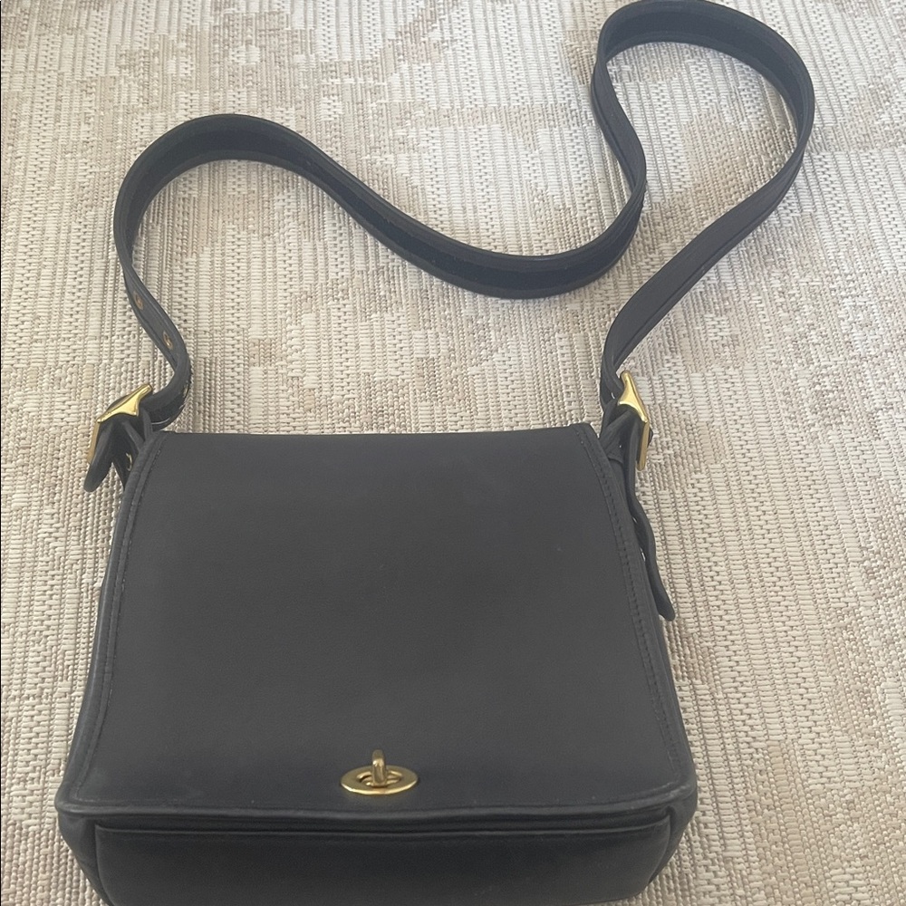 Vintage Coach Legacy Flap/ Messenger bag Style 9135